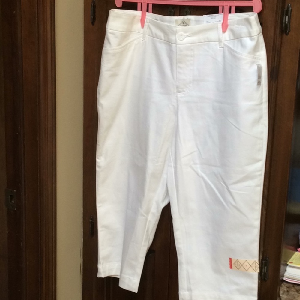 St Johns Bay Classic Fit Capris sz. 12